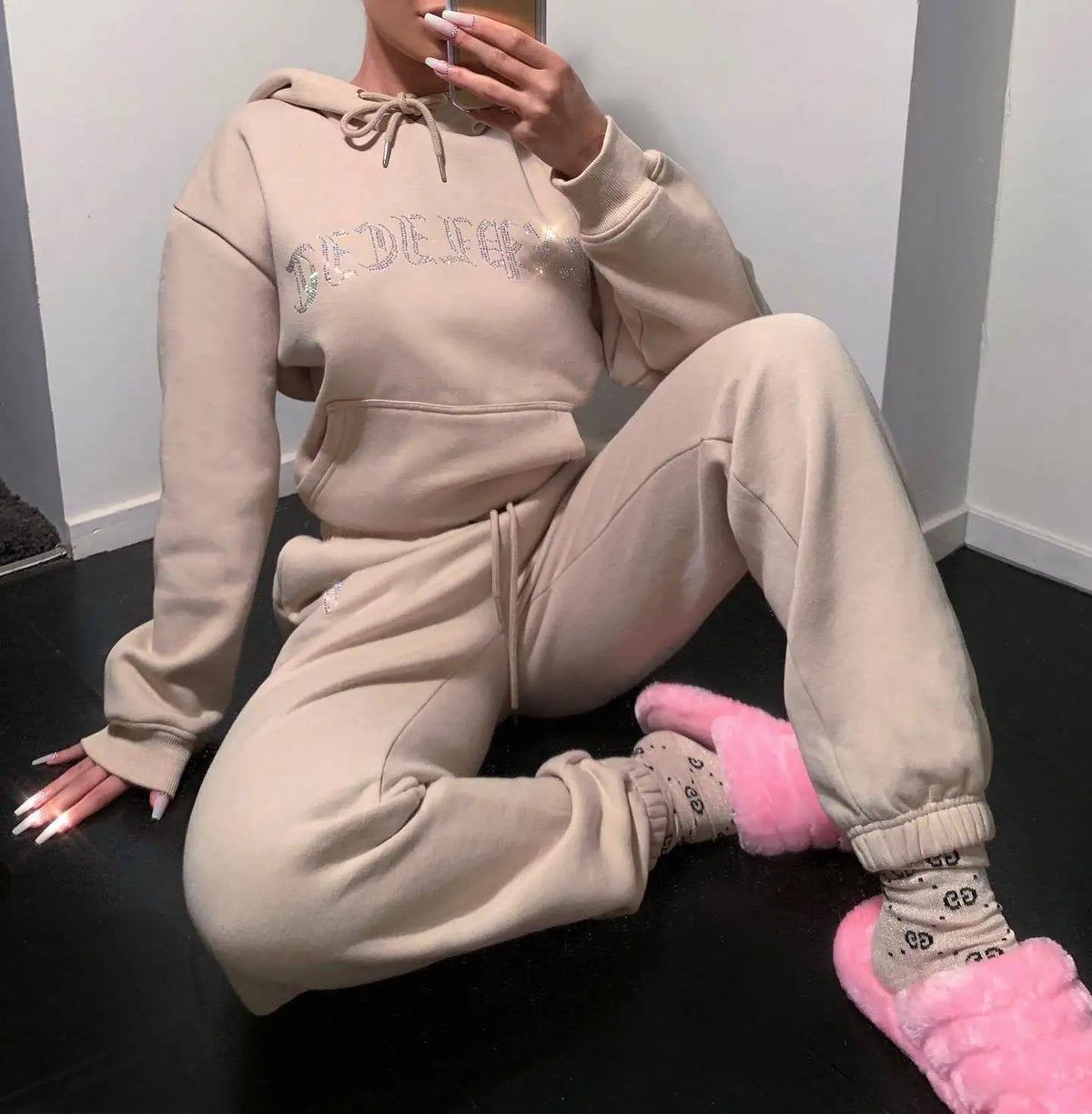 Women's Oversized Diamond Tracksuit 2-Piece Set: Hoodie and Jogger Sweatpants Sportswear